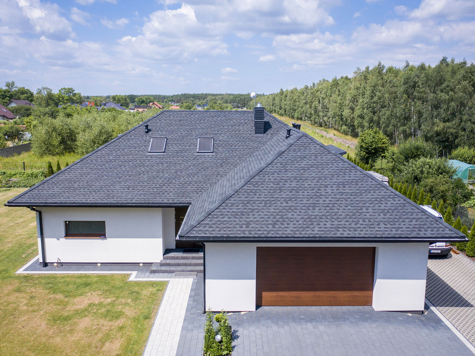 Na dachu widoczny gont Marki GAF model Timberline HD w kolorze Charcoal